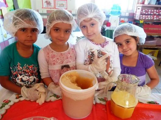 Projeto mostra benefícios do mel às crianças do Bairro da Juventude
