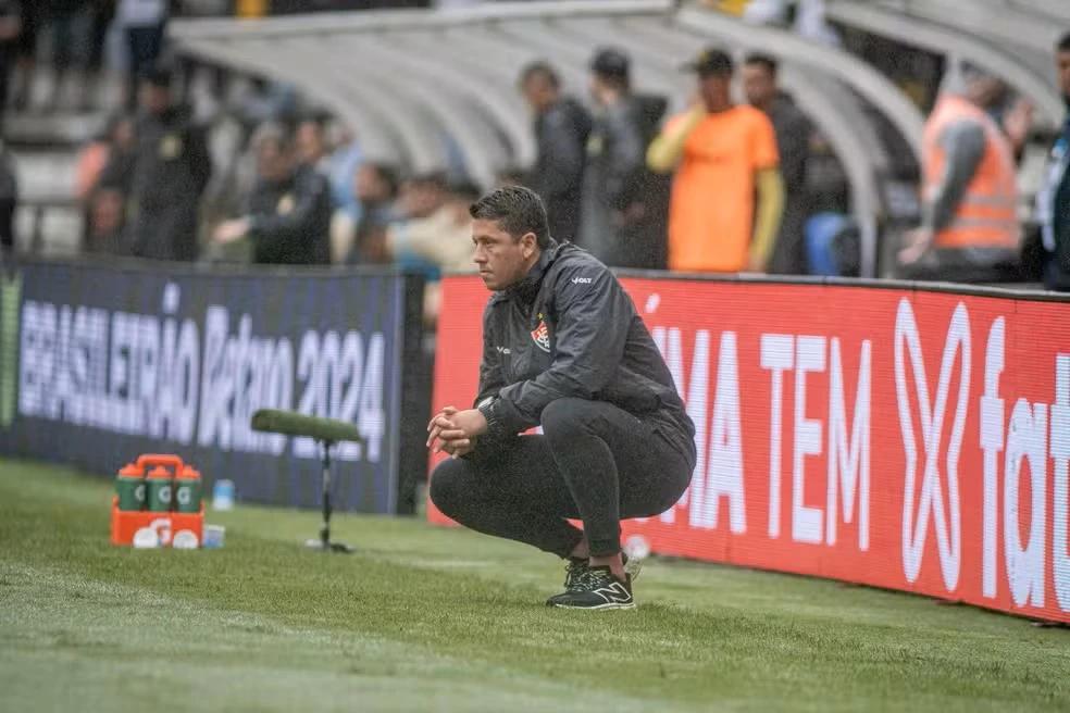 Thiago Carpini elogia atuação do Vitória contra o Criciúma: ‘conseguimos ser competentes e eficientes’
