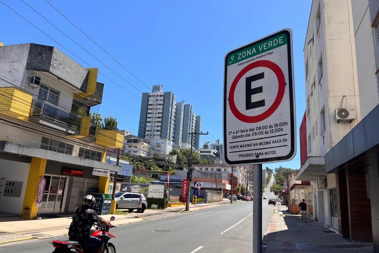 Projeto que altera lei do estacionamento rotativo em Criciúma é rejeitado