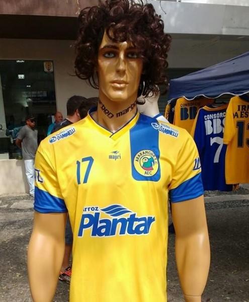 Com metas ousadas, AEC apresenta novas camisas