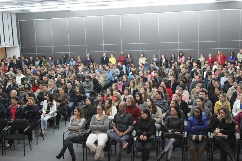 Profissionais aprovados no concurso da saúde de Criciúma tomam posse
