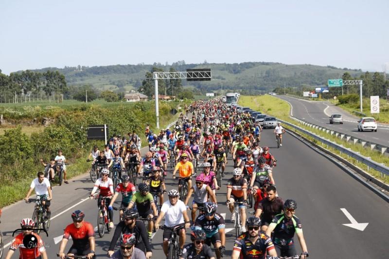 Movimento Criciúma combina com ciclovia realiza ato ciclístico