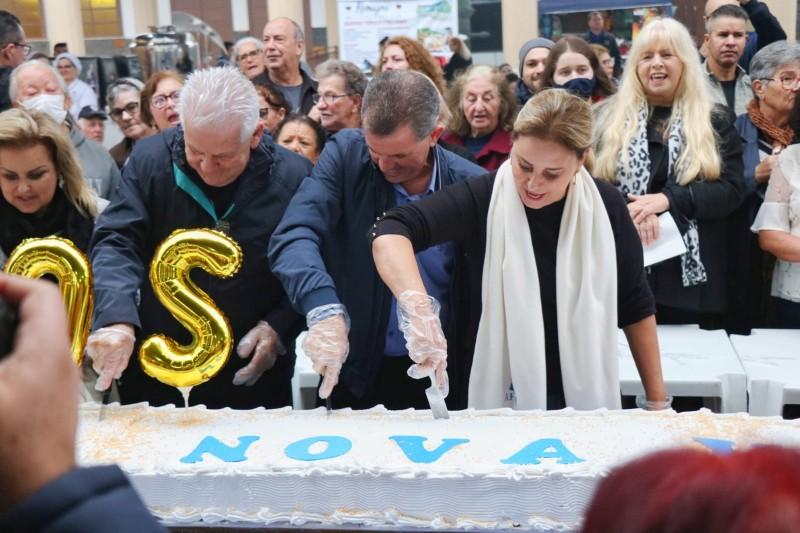 Aniversário de Nova Veneza é comemorado com corte de bolo