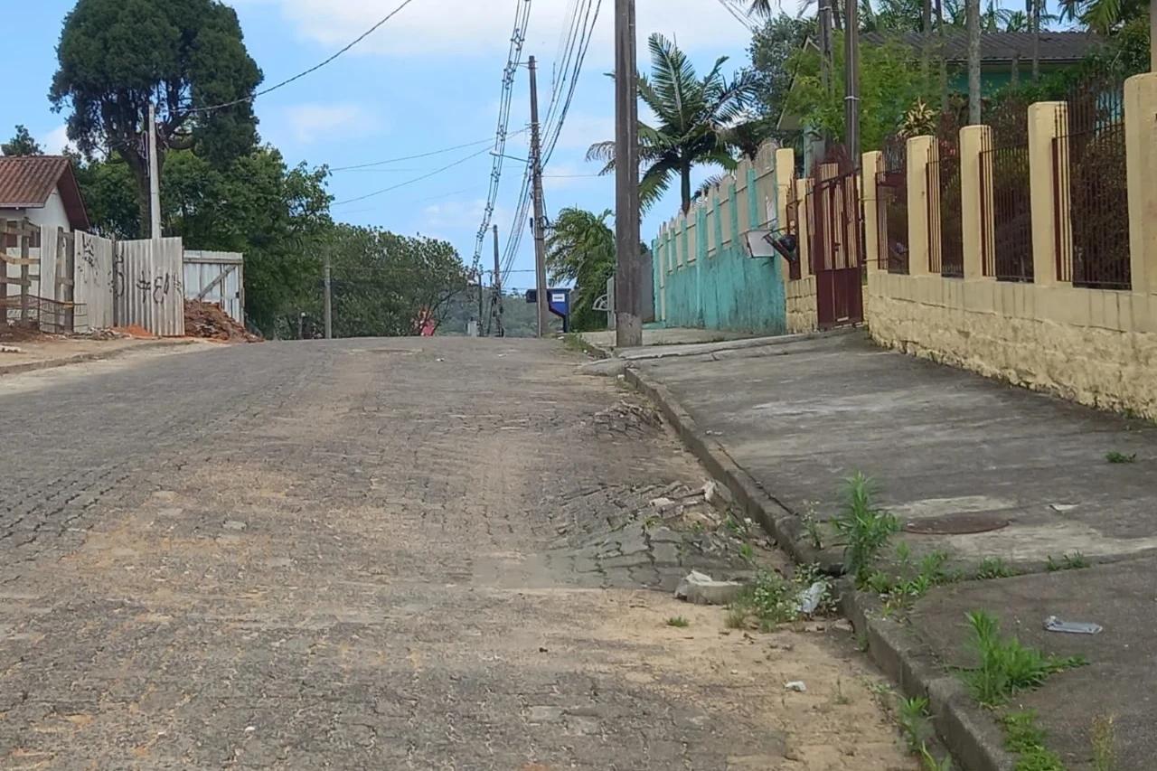 Criciúma: moradores reclamam de ruas esburacadas no bairro Próspera