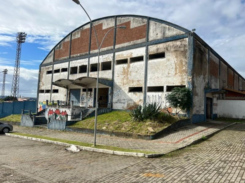 Tubarão: com risco de desabamento, Ginásio José Warmuth terá acessos fechados
