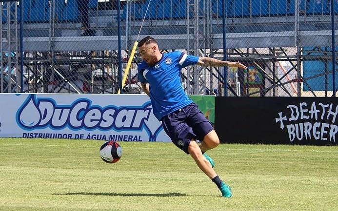 Na luta para deixar a lanterna, Tubarão encara o Brusque