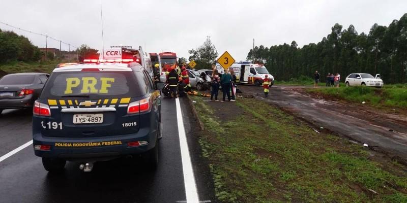 Colisão frontal envolvendo carro de Meleiro deixa um morto e seis feridos no RS