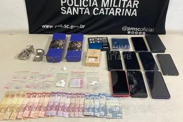 PM apreende mais de um quilo de maconha e três pessoas são presas