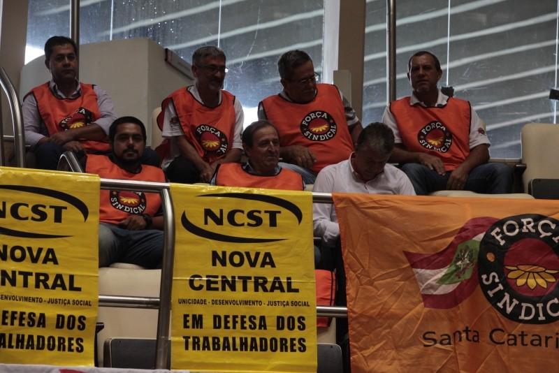 Reajuste do salário-mínimo é aprovado por deputados