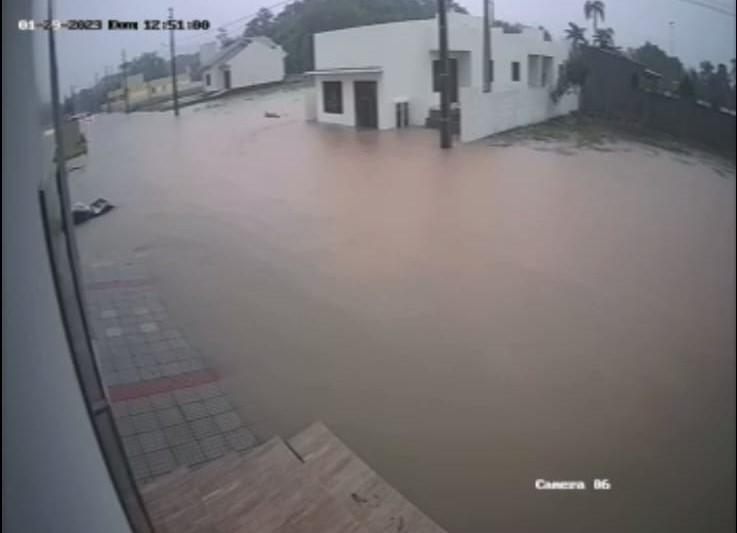 Mais de 200 milímetros de chuva, alagamentos e enxurradas em Turvo