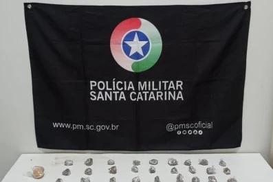 Cão farejador da PM localiza drogas enterradas em Araranguá