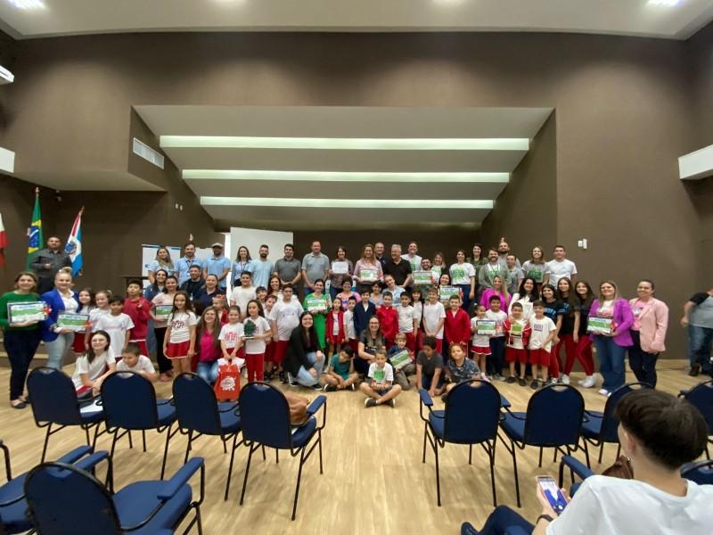 'Recicla Escola' coleta aproximadamente 350 toneladas de resíduos em quatro meses e meio
