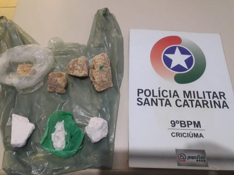 Polícia apreende porções de crack e cocaína em Criciúma 