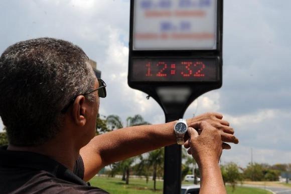 Deputado catarinense quer o fim do horário de verão