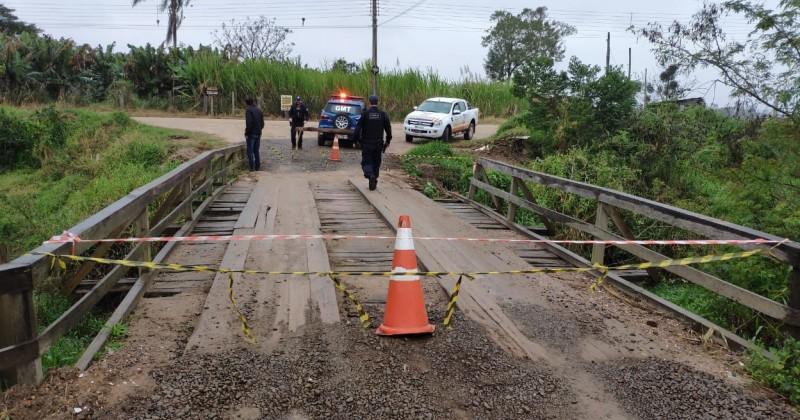 Ponte danificada após passagem de ônibus, será recuperada nesta semana