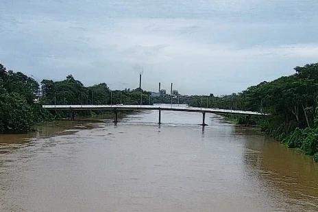 Chuvas elevam nível do Rio Tubarão e acendem sinal de alerta na região Sul