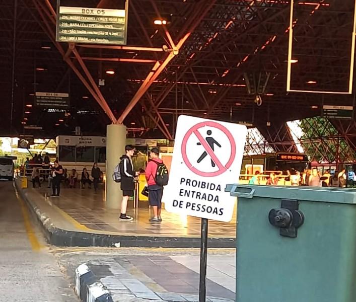 Acidente em terminal reacende preocupação com invasões pelos acessos exclusivos aos ônibus