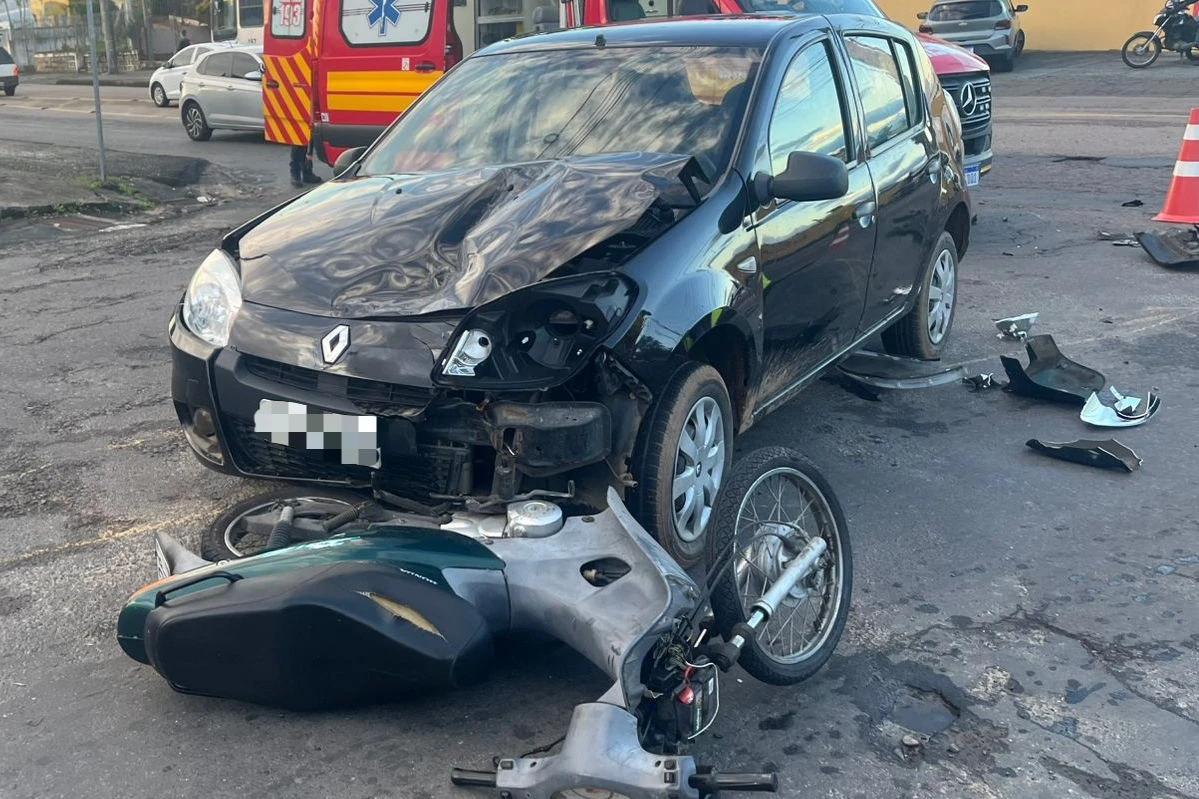 Motociclista fica gravemente ferido após ter a frente cortada por carro em Criciúma