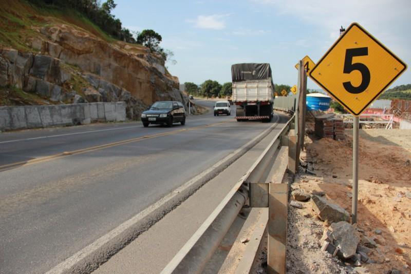 Construção da cabeceira Sul da nova ponte em Laguna requer atenção dos motoristas