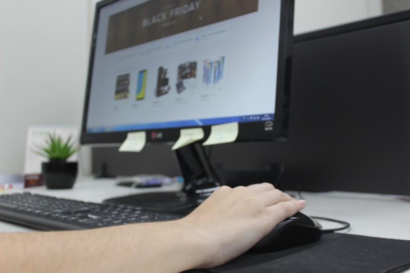 Procon de Criciúma alerta sobre cuidados para comprar com segurança na Black Friday