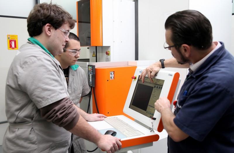 Senai tem 2 mil vagas abertas em cursos técnicos e de graduação