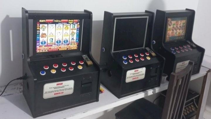 Polícia Militar apreende seis máquinas caça-níqueis no Centro de Sombrio