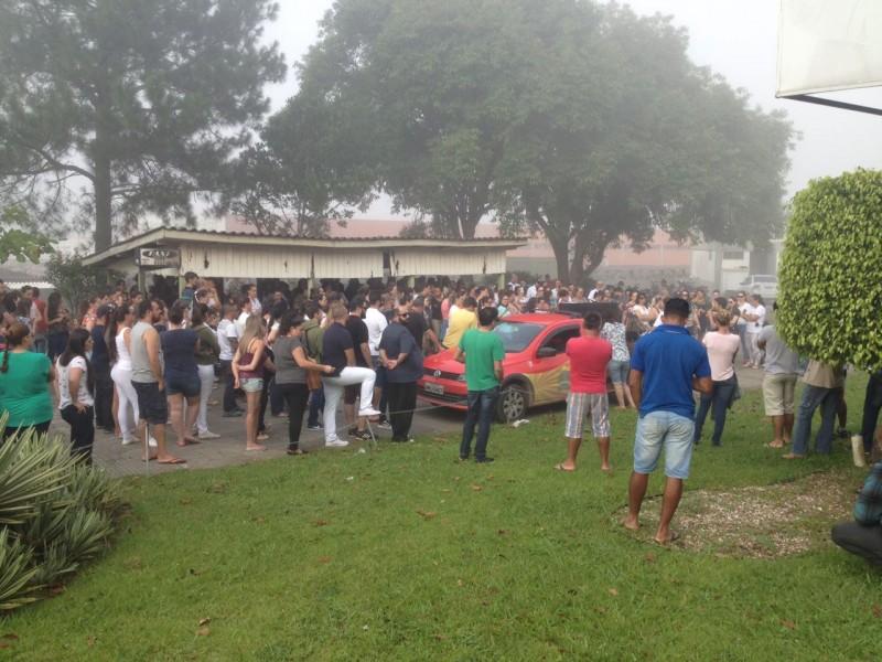 VÍDEO: Contra demissões, trabalhadores ocupam Hospital Regional 