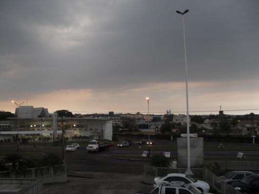 Escuro no início da tarde