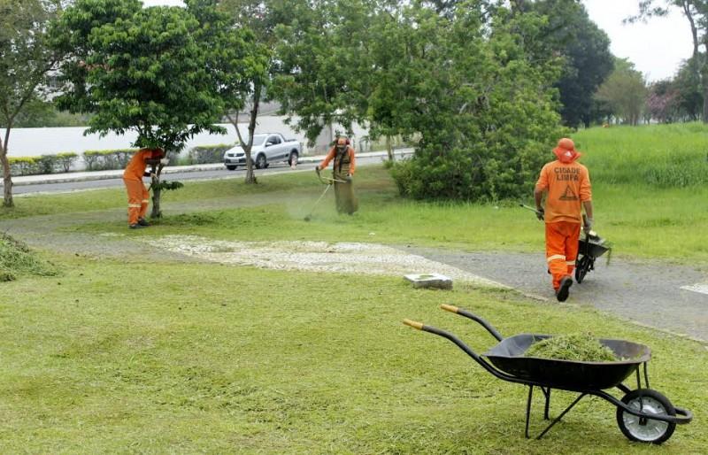 Serviços de limpeza são intensificados em Criciúma