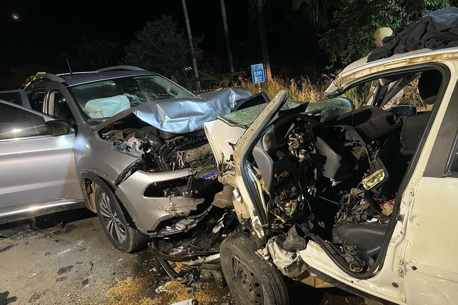Condutor morre em colisão frontal