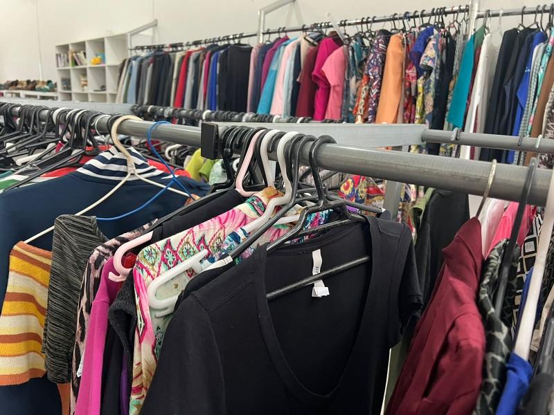 Afasc Solidária recebe doações de uniformes escolares para o bazar