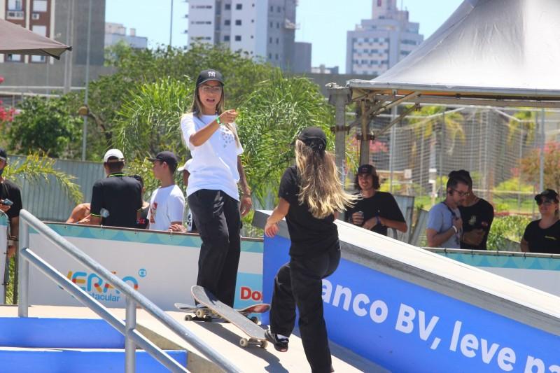 Sábado com meninas na pista de street do STU National