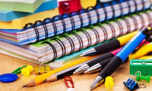 Para economizar, pais antecipam a compra de material escolar