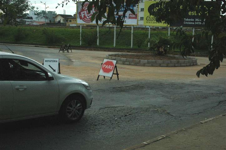 Nova rotatória exige atenção de motoristas próximo à Satc