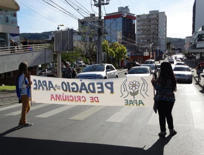 Apae promove pedágio beneficente neste sábado