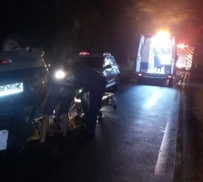 Motorista fica ferido após capotar veículo em Armazém