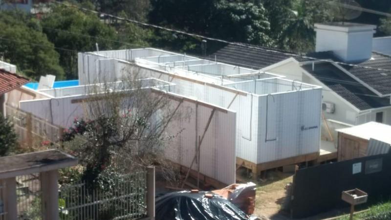 Casa feita com isopor é a primeira na região da Amrec