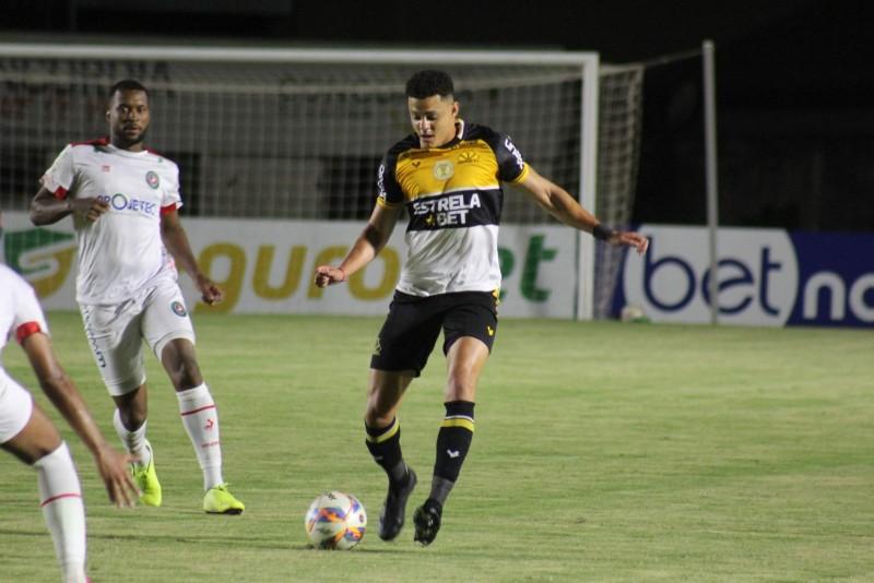 'Temos que nos preparar bastante', afirma Walisson Maia após projetar jogo difícil contra o Barra