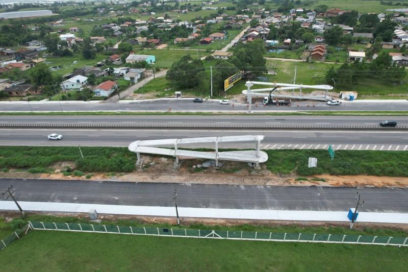 BR-101 terá trânsito bloqueado para içamento das vigas da nova passarela em Imbituba
