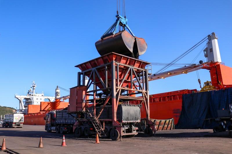 Porto de Imbituba ultrapassa 700 mil toneladas mensais em julho