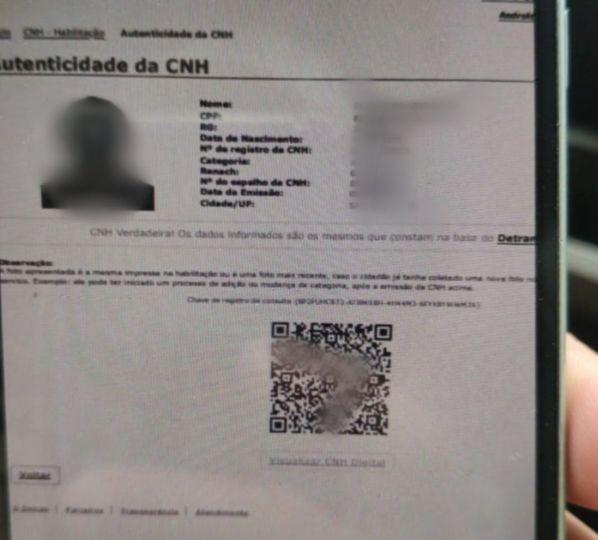 Em Içara, motorista apresenta CNH falsificada para a PMRv e é preso