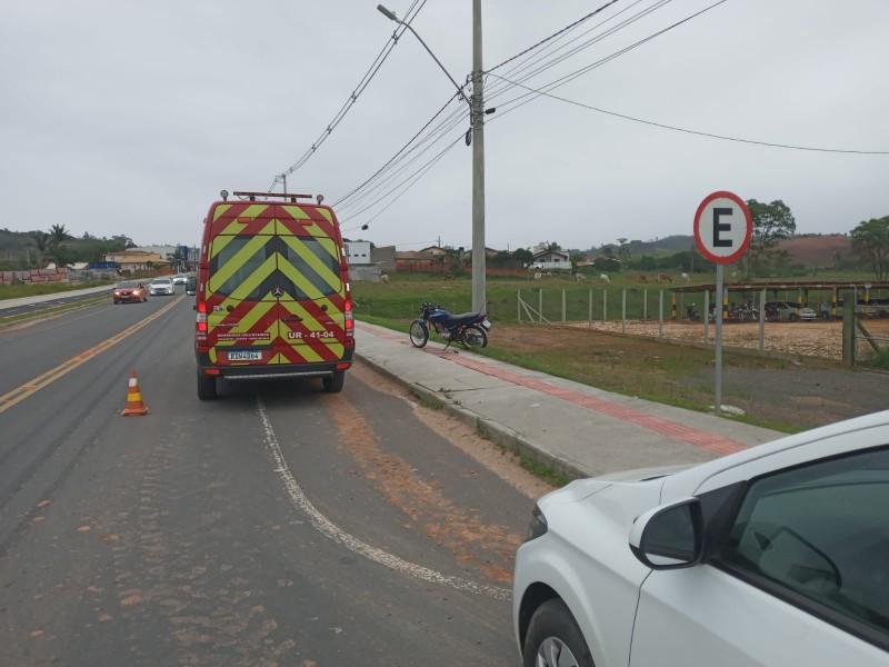 Gestante é atropelada por motocicleta na SC-443 em Sangão 