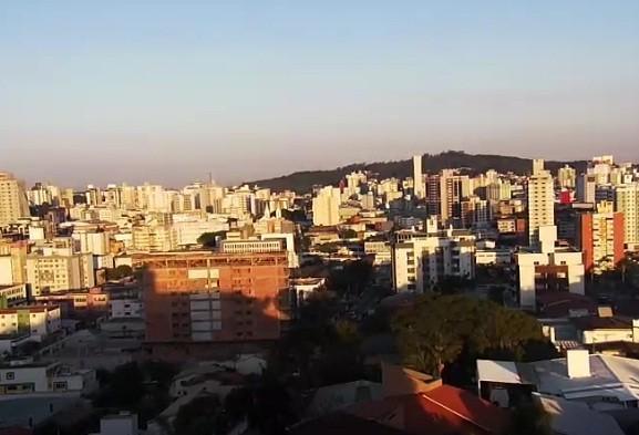 Fim de semana começa quente e termina com frio e chuva