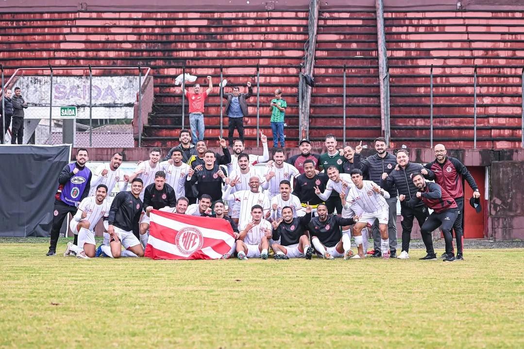 Você viu? Com gol de bicicleta, Hercílio Luz vence na Série B do Catarinense
