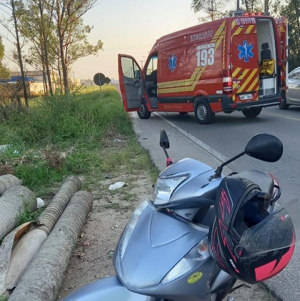 Motociclista e caroneiro ficam feridos após queda em Morro da Fumaça