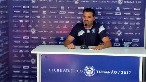 Má fase faz técnico pedir demissão no Tubarão