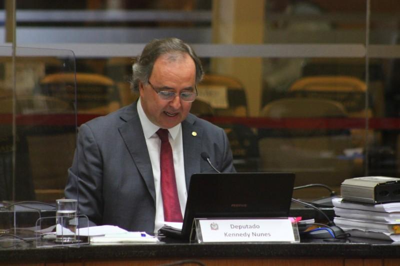 Relator Kennedy Nunes encaminha voto pelo afastamento de Moisés e Daniela