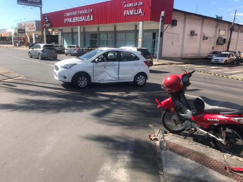Acidente envolvendo carro e moto deixa duas pessoas feridas em Criciúma