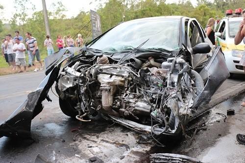 Neste sábado, dois carros colidiram de frente, em Urussanga