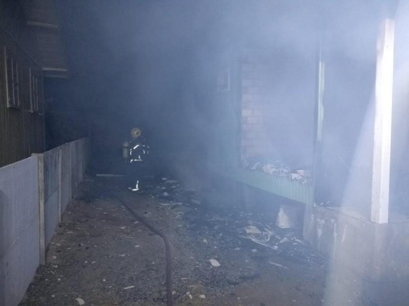 Em Tubarão, incêndio destrói residência 